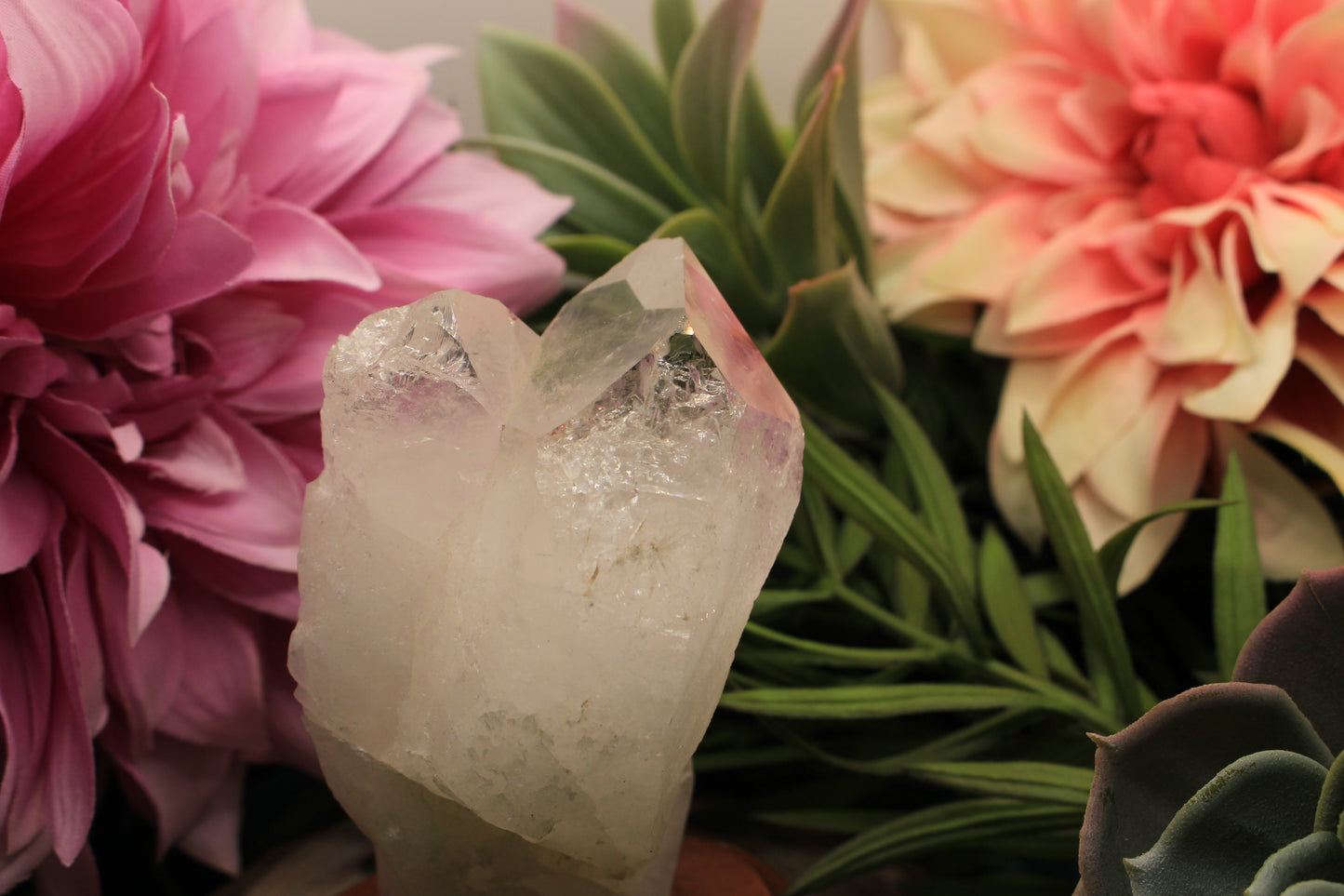 Bergkristall auf Holzsockel