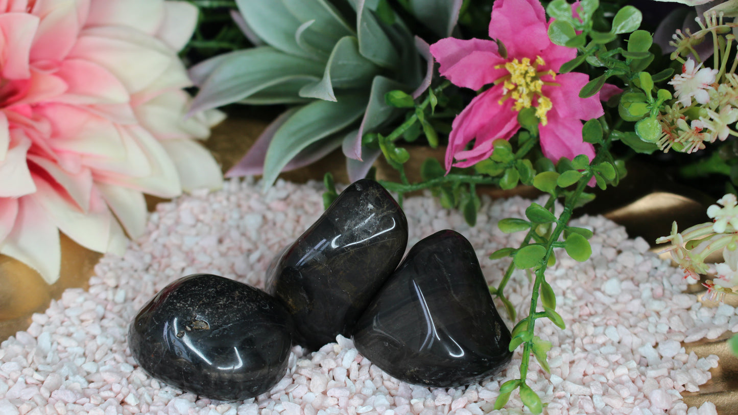 Schwarzer Chalcedon / Onyx Trommelstein