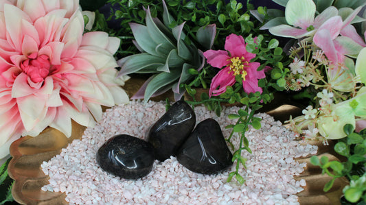 Schwarzer Chalcedon / Onyx Trommelstein